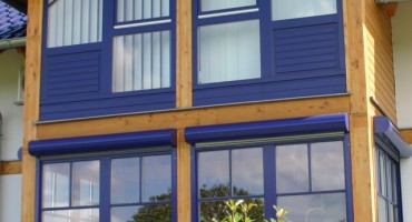 Sondermaß Holzfenster in Blau Giebelverglasung mit Schrägelementen und Balkontüren, Gemeinde Teutschenthal